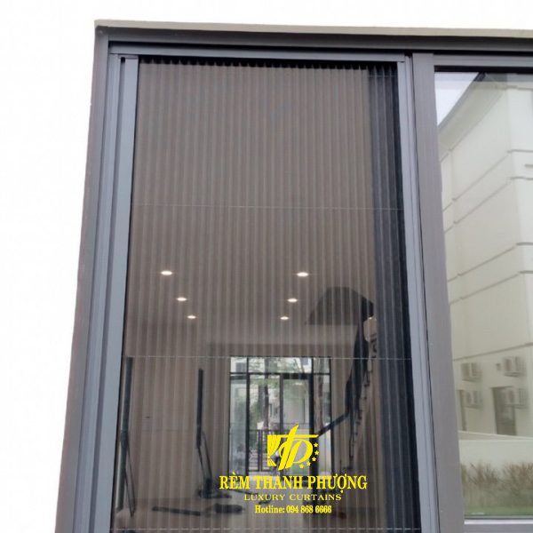 Cua luoi chong muoi dang xep mau ghi 3