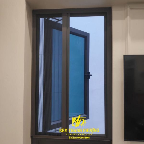 Cua luoi chong muoi dang xep mau ghi 5