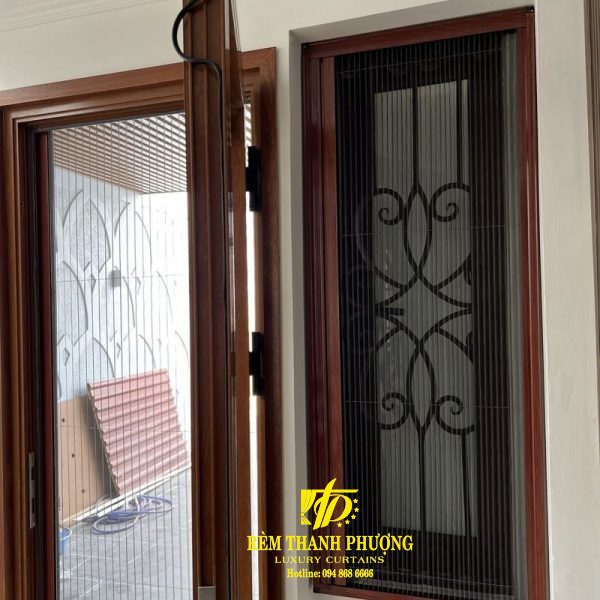 Cua luoi chong muoi dang xep mau van go 3