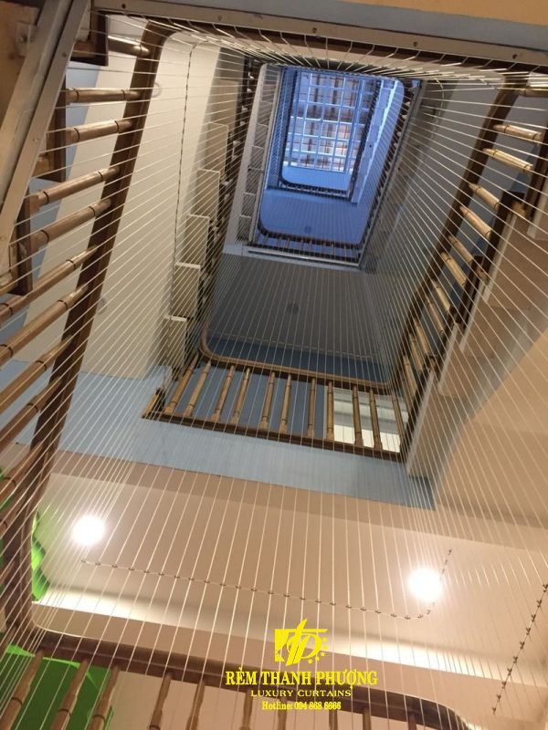 Lưới an toàn bảo vệ cầu thang trường học