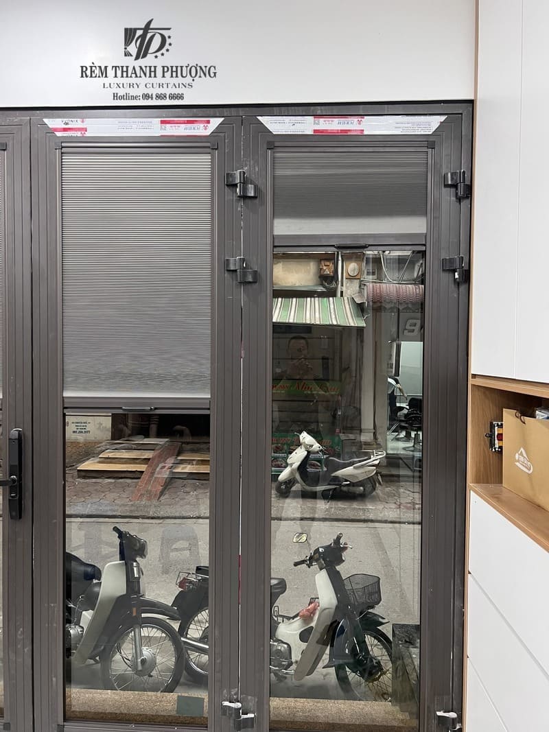 Cung cấp và thi công rèm cửa trọn gói tại Đống Đa 9 Lắp Rèm Tổ Ong che kính tại sn 12 ngõ 20 Huỳnh Thúc Kháng, Đống Đa