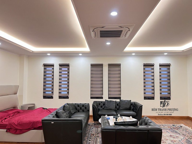 Rèm cầu vồng tại 90 Nguyễn Tuân