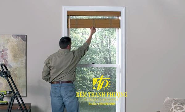 lắp rèm gỗ 