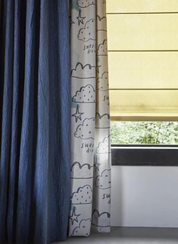 Chọn rèm cửa phòng bé trai sáng tạo và vui tươi 2 rèm cửa phòng bé trai