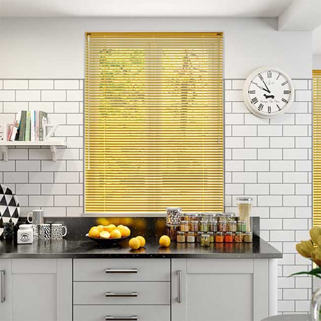 rèm màu vàng sáo nhôm