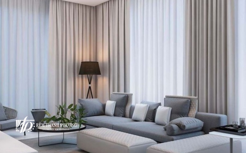Rèm cửa màu trắng cho tường màu trắng