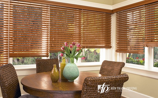 Mẫu rèm gỗ thông thuyết GRACEHOME phòng khách