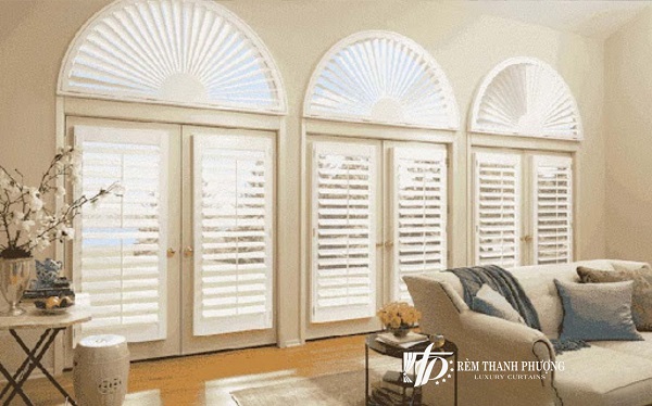 mẫu rèm cửa sổ vòm đẹp - rèm sáo gỗ