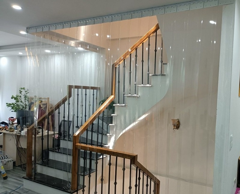 Rèm nhựa trong suốt ngăn lạnh lắp trong gia đình