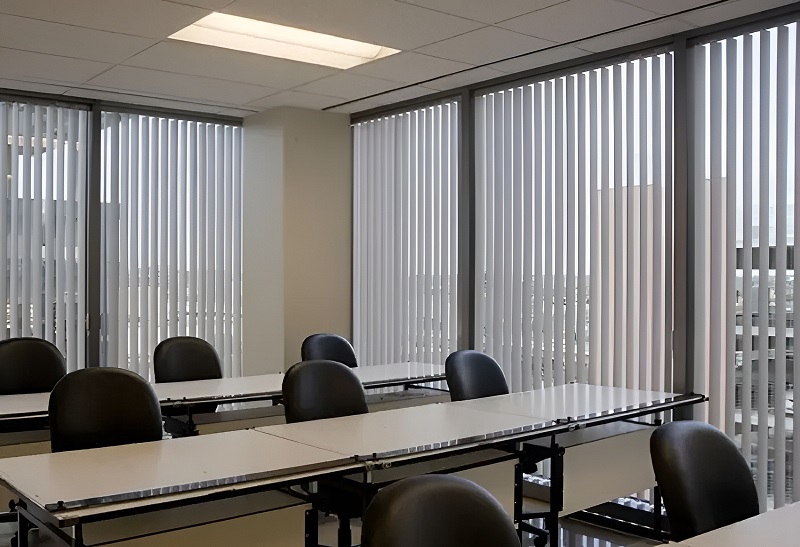 Rèm lá dọc lắp đặt tại trường học