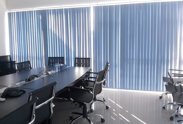 Địa Chỉ Mua Rèm Văn Phòng Tại Hà Nội Uy Tín, Giá Rẻ Nhất 2025 3 Rèm lá dọc màu xanh cho văn phòng tại Hà Nội