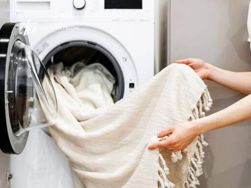 Hướng dẫn cách giặt rèm cửa bằng máy giặt