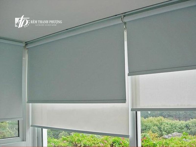 Mẫu rèm cuốn cản nắng tốt cho cửa kính lớn lắp tại Dịch Vọng