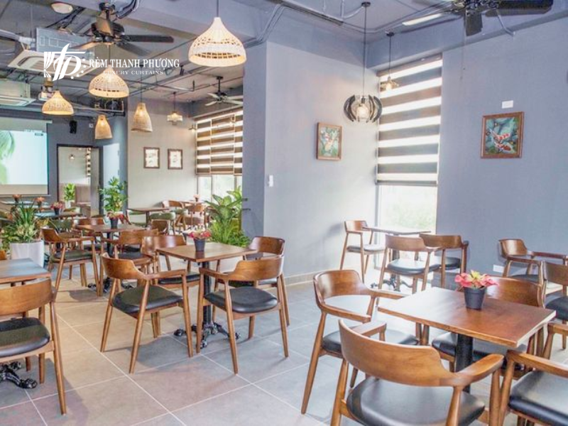 Rèm cầu vồng thích hợp lắp đặt cho các quán cafe