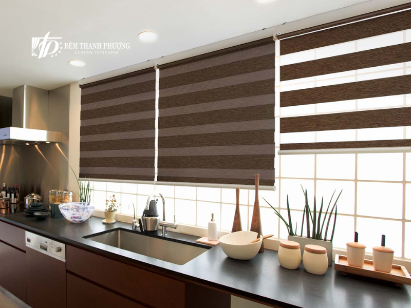 Rèm cầu vồng thích hợp lắp đặt ở phòng bếp