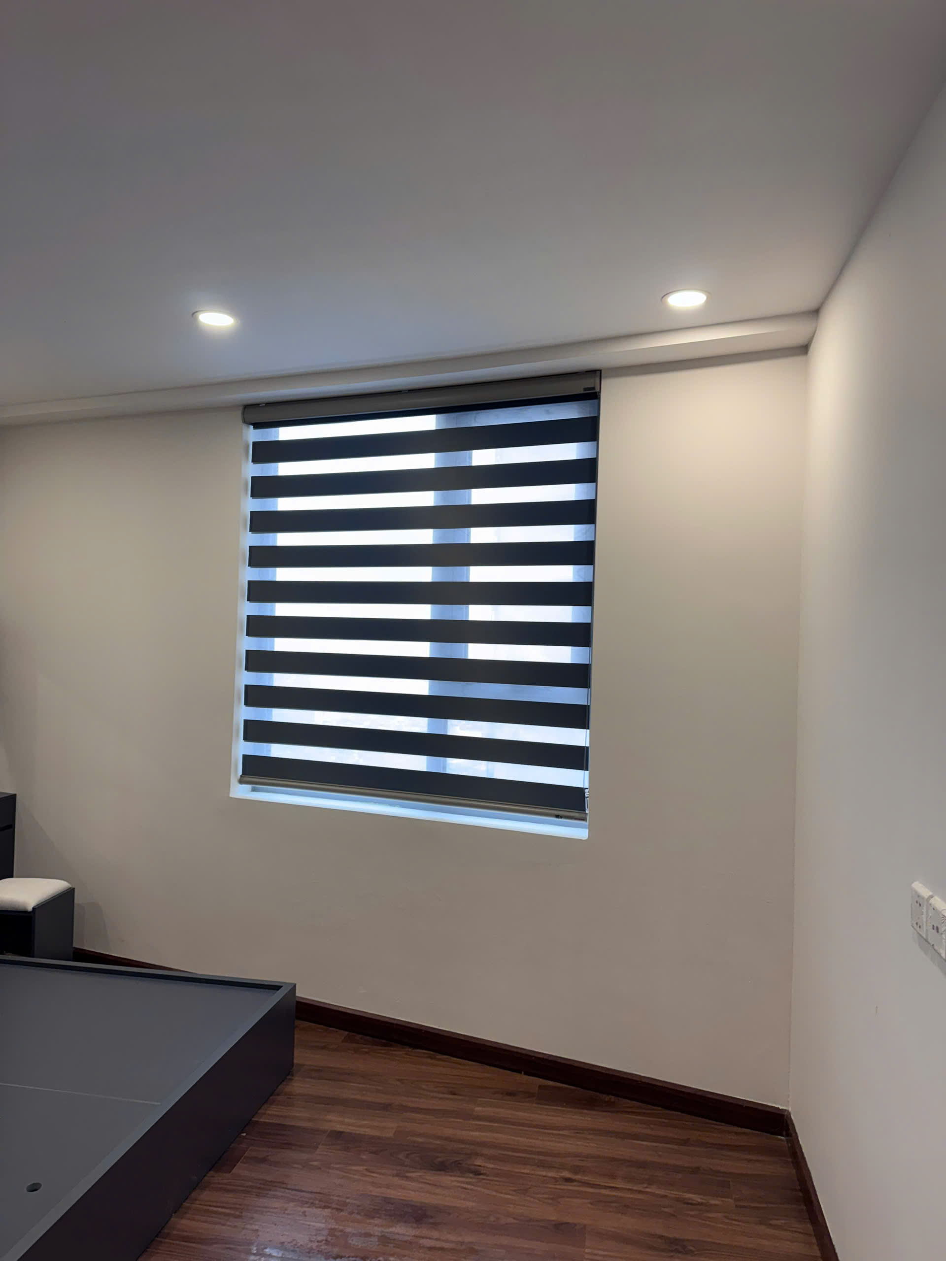 lap rem cau vong mau xam tai cua so phong ngu