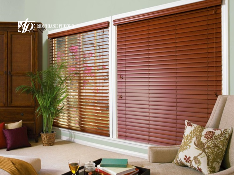 Rèm gỗ là sản phẩm có các thanh gỗ song song xếp chồng lên nhau